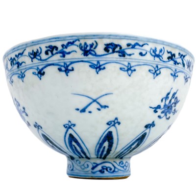 Lot 289 - A Chinese porcelain blue and white provincial bowl possibly late Ming.