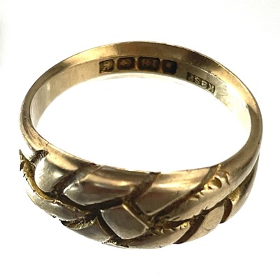 Lot 95 - An Edwardian 18ct gold knot design ring.