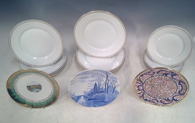 Lot 19 - Bavarian dinner wares and decorative plates.