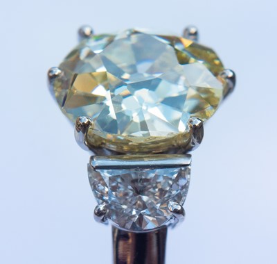 Lot 9 - An impressive 4.80ct V S2 fancy light yellow diamond solitaire ring.