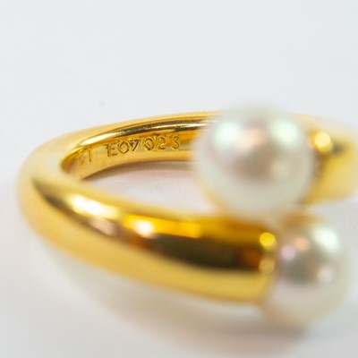 Lot 398 - Cartier - An 18ct gold cultured pearl set ring.