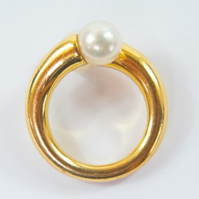 Lot 398 - Cartier - An 18ct gold cultured pearl set ring.