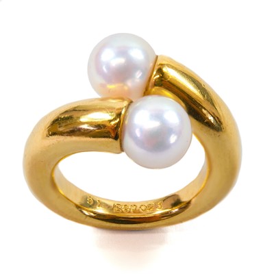 Lot 398 - Cartier - An 18ct gold cultured pearl set ring.