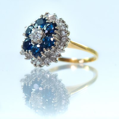 Lot 159 - A diamond and sapphire cluster ring
