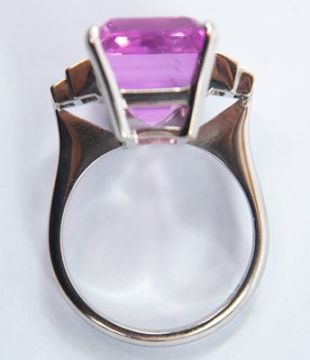 Lot 99 - An 18ct white gold kunzite and diamond dress ring.