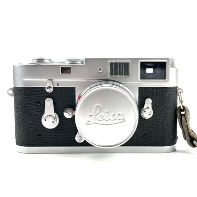 Lot 65 - A Leica Rangefinder M2 serial number 1051773...