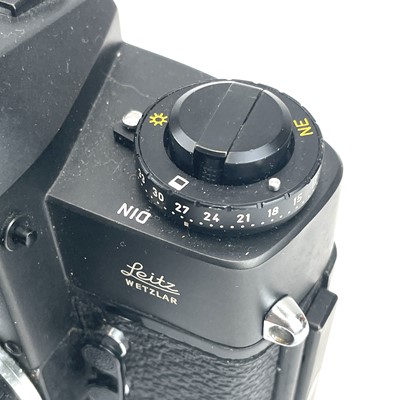 Lot 30 - A Leica Leicaflex SL SLR black 1973 batch 800...