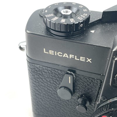 Lot 30 - A Leica Leicaflex SL SLR black 1973 batch 800...