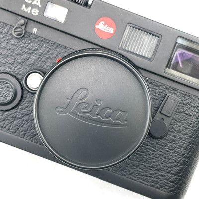 Lot 58 - A Leica M6 TTL black serial number 2497046...