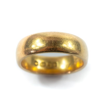 Lot 46 - A Victorian 18ct gold hallmarked gold D section band ring.
