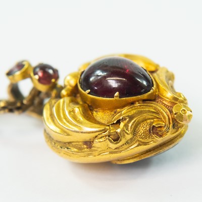 Lot 108 - A Victorian gold carbuncle garnet set heart shaped pendant locket and chain.