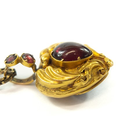 Lot 108 - A Victorian gold carbuncle garnet set heart shaped pendant locket and chain.