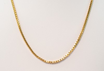 Lot 130 - A 9ct hallmarked gold box link chain.
