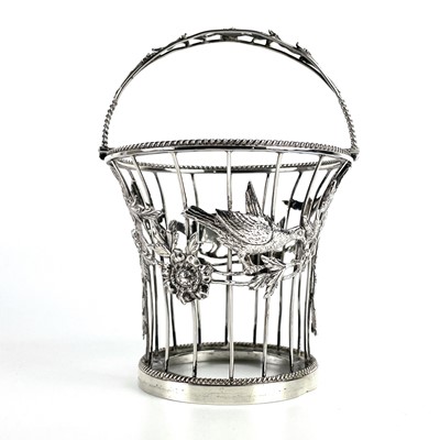 Lot 127 - An Edwardian silver basket by Elkington & Co.