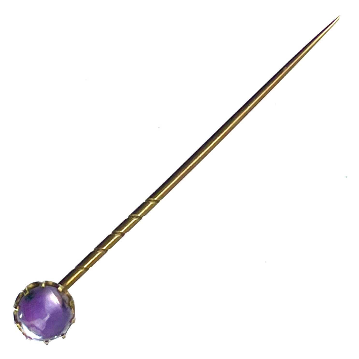 Lot 110 - A high purity gold star ruby cabochon stick pin.