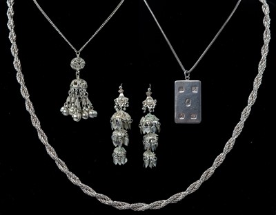 Lot 274 - A collection of silver and white metal jewellery.