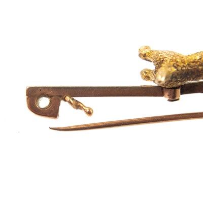 Lot 171 - A 9ct gold bar brooch applied with an Airedale Terrier dog.