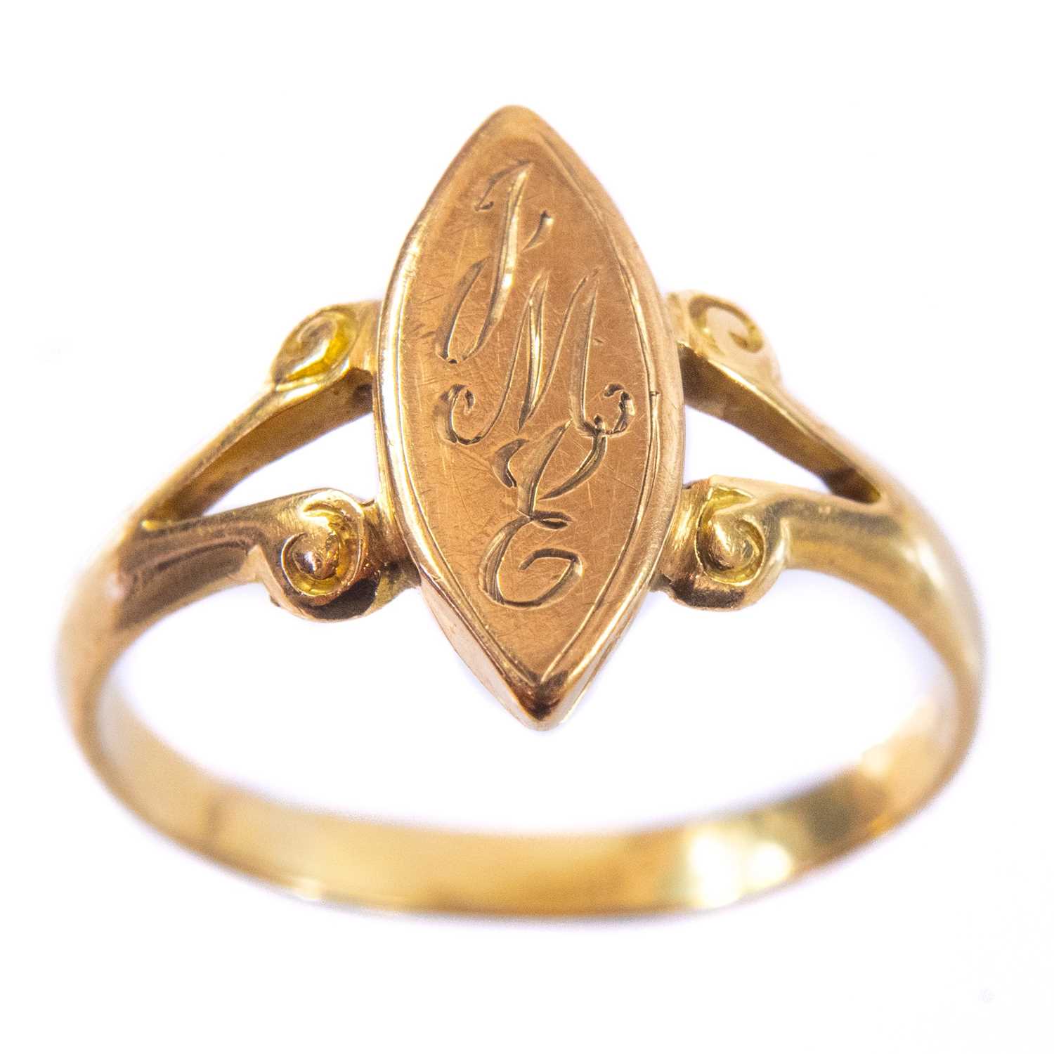 Lot 73 - An 18ct gold ring with navette head.