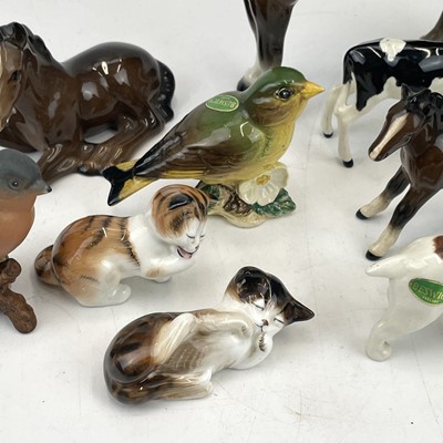 Lot 887 - A Beswick pottery horse height 19cm together...