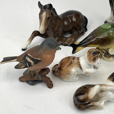 Lot 887 - A Beswick pottery horse height 19cm together...