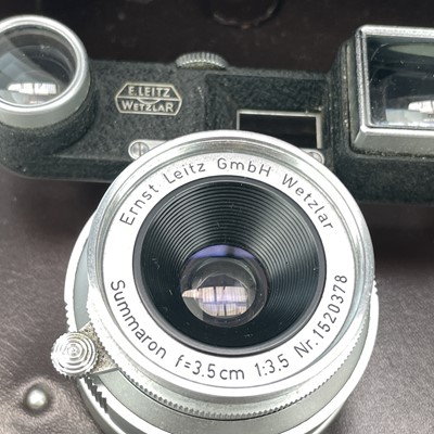 Lot 99 - A Leica Summaron 35mm lens with eyes Nr...