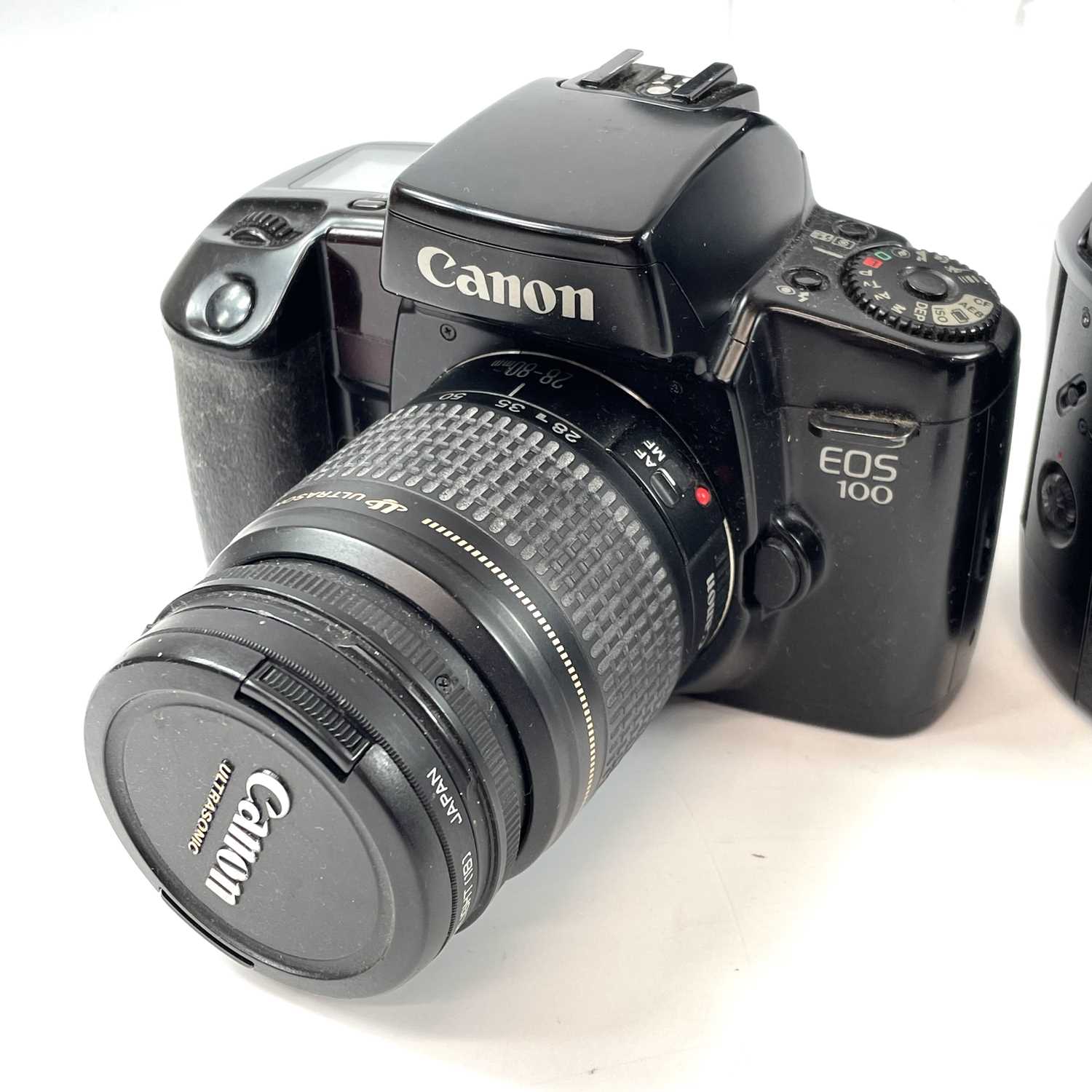 Lot 148 - A Canon EOS 1000F SLR camera serial number