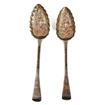 Lot 118 - A pair of George IV silver berry spoons by John Harris.