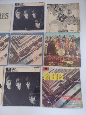 Lot 22 - THE BEATLES - Sixteen 12" albums and anthologies.