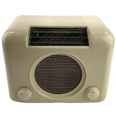 Lot 158 - A Bush Type DAC 90 cream Bakelite radio.