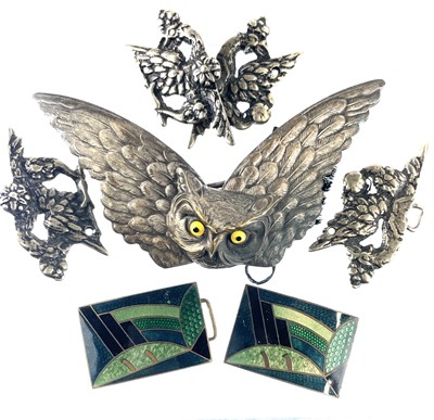 Lot 242 - A collection of belt buckles, including a silver plated owl buckle with glass inset eyes.