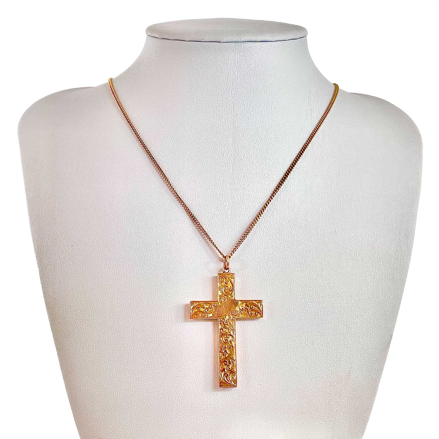 Lot 362 - A George V 9ct rose gold foliate engraved cross pendant.