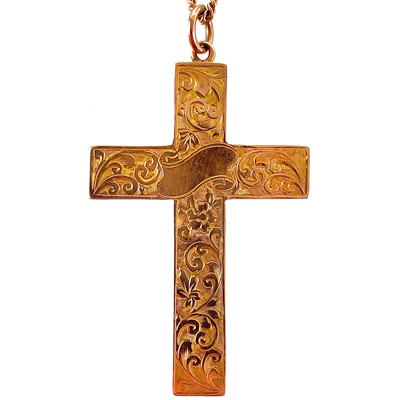 Lot 362 - A George V 9ct rose gold foliate engraved cross pendant.