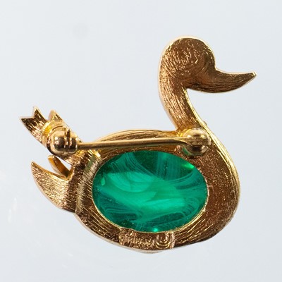 Lot 261 - A Trifari costume brooch in the form of a duck