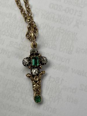 Lot 26 - A Georgian gold diamond and emerald set pendant.