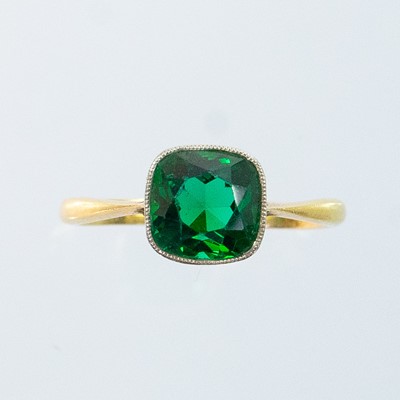 Lot 78 - An 18ct gold green garnet stone set ring.