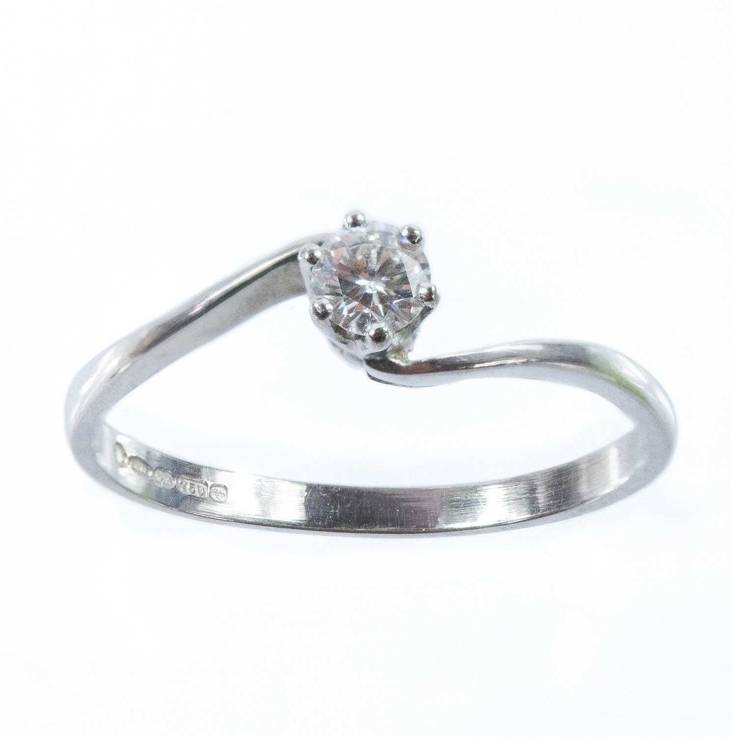 Lot 123 - An 18ct white gold diamond solitaire ring.