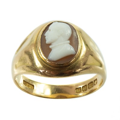 Lot 68 - A Victorian 18ct gold shell cameo set gentleman's ring.