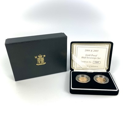 Lot 139 - Great Britain Gold Proof Half Sovereign 2 Coin Coinage set for 2004 and 2005.