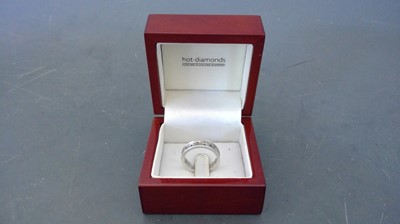 Lot 61 - A Hot Diamonds boxed sterling silver ring size...