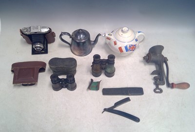 Lot 56 - A Miscellaneous lot. A Solida Record Camera,...