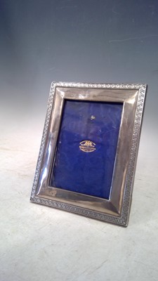 Lot 71 - A silver photo frame by G&S Co Ltd of 112...