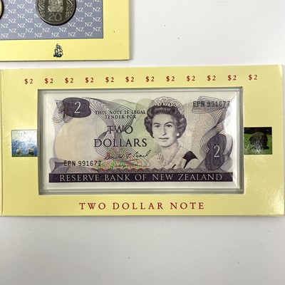 Lot 132 - New Zealand Uncirculated Bank Note and Coin Sets (x5) Including Lord of the Rings interest.