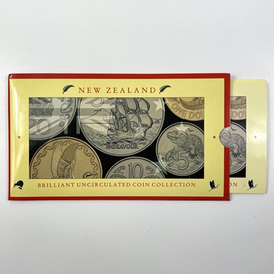 Lot 132 - New Zealand Uncirculated Bank Note and Coin Sets (x5) Including Lord of the Rings interest.