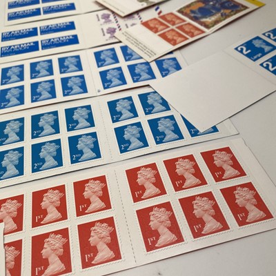 Lot 421 - Great Britain Mint Decimal Machin Head Definitive Stamps in Booklets.