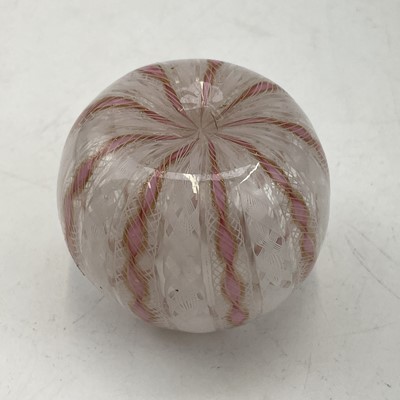 Lot 902 - A Venetian latticino small glass pot, diameter...