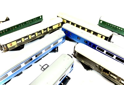 Lot 616 - Hornby, Triang etc. Carriages 00 Gauge