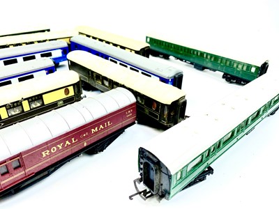 Lot 616 - Hornby, Triang etc. Carriages 00 Gauge