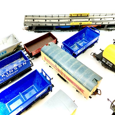 Lot 617 - Hornby, Wrenn, Triang, Hornby Dublo etc. 00 Gauge Private Owner Wagons (x33)