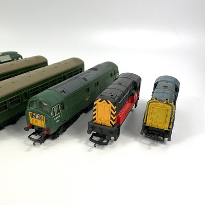 Lot 612 - Triang/Triang Hornby & Hornby Dublo 00 Gauge Diesels/Diesels Multiple Units