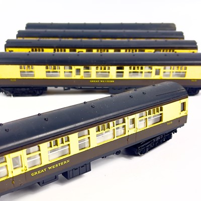 Lot 614 - Hornby Great Western 00 Gauge Chocolate & Cream Livery Carriages (x7).